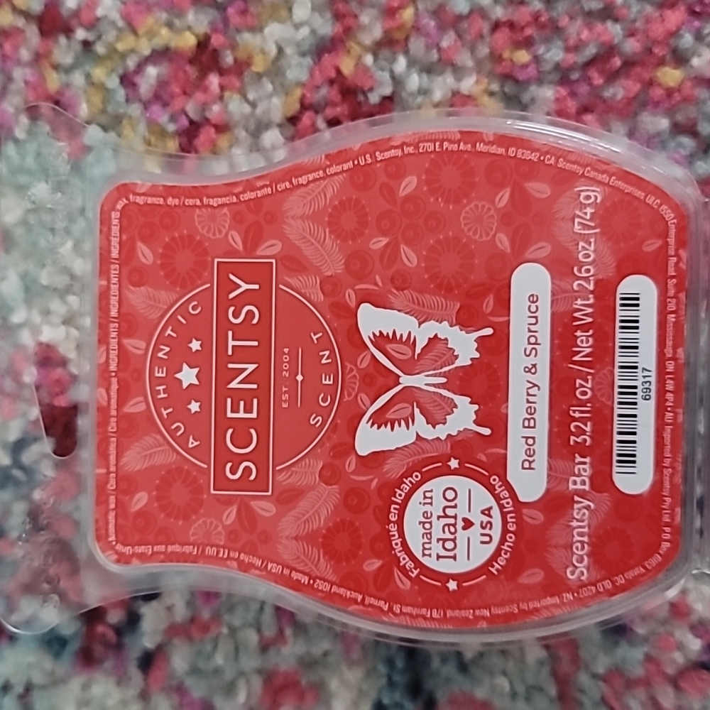 Scentsy Red Berry & Spruce